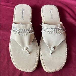 Bear Traps “Karma” Sandals Beige w/Beaded Accents- 10